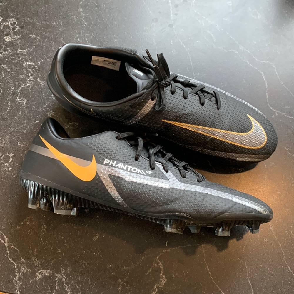 Nike Phantom GT2 Academy FG, Mens soccer cleats, size 10